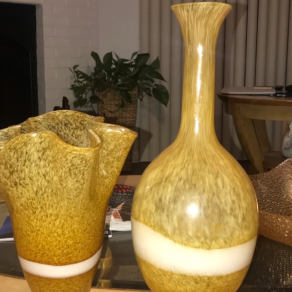 Beautiful Vases - Picture 2 of 7